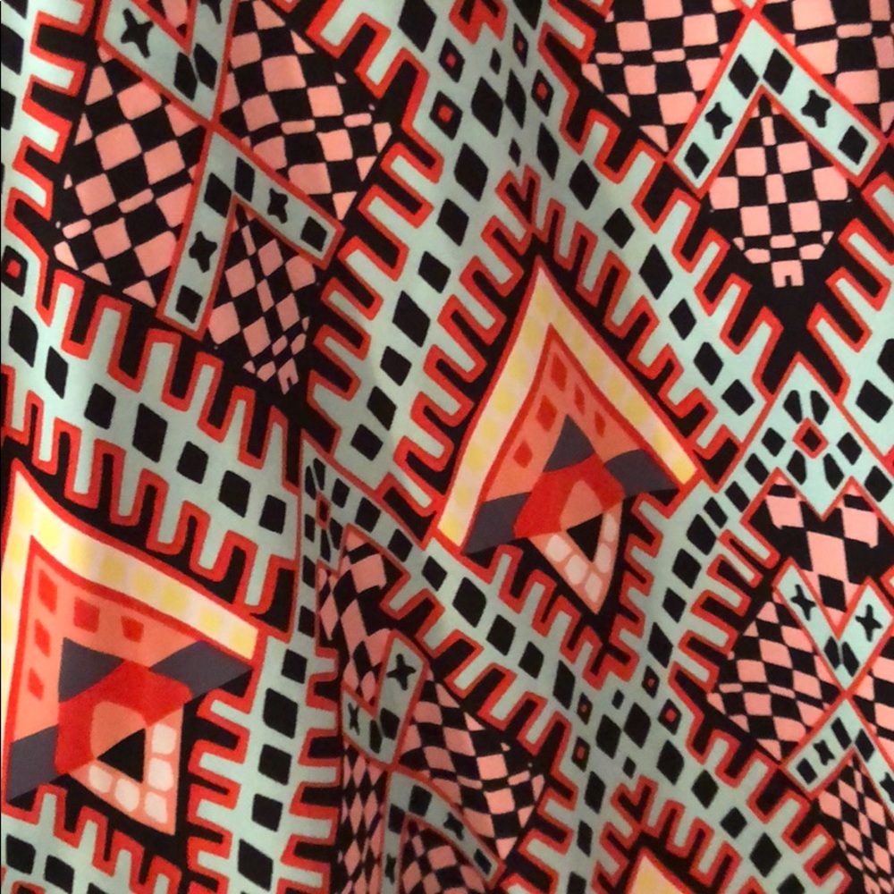 Patterned Blouse - Picture 2 of 4